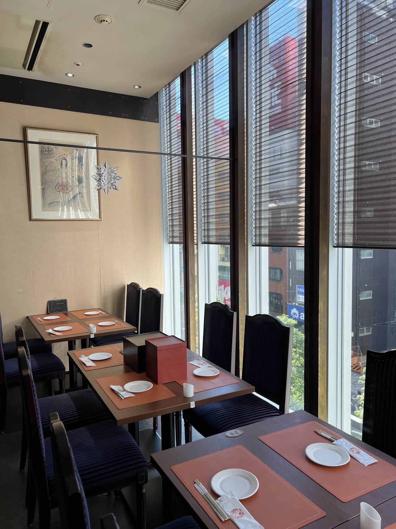 落ち着いた雰囲気のあるみのや菓子工房の店内