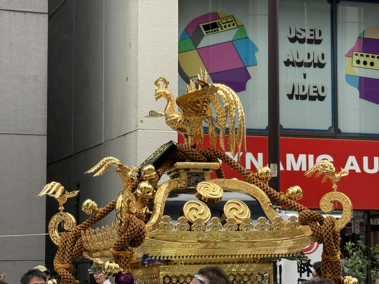 神田明神通りと神輿行列（その1）