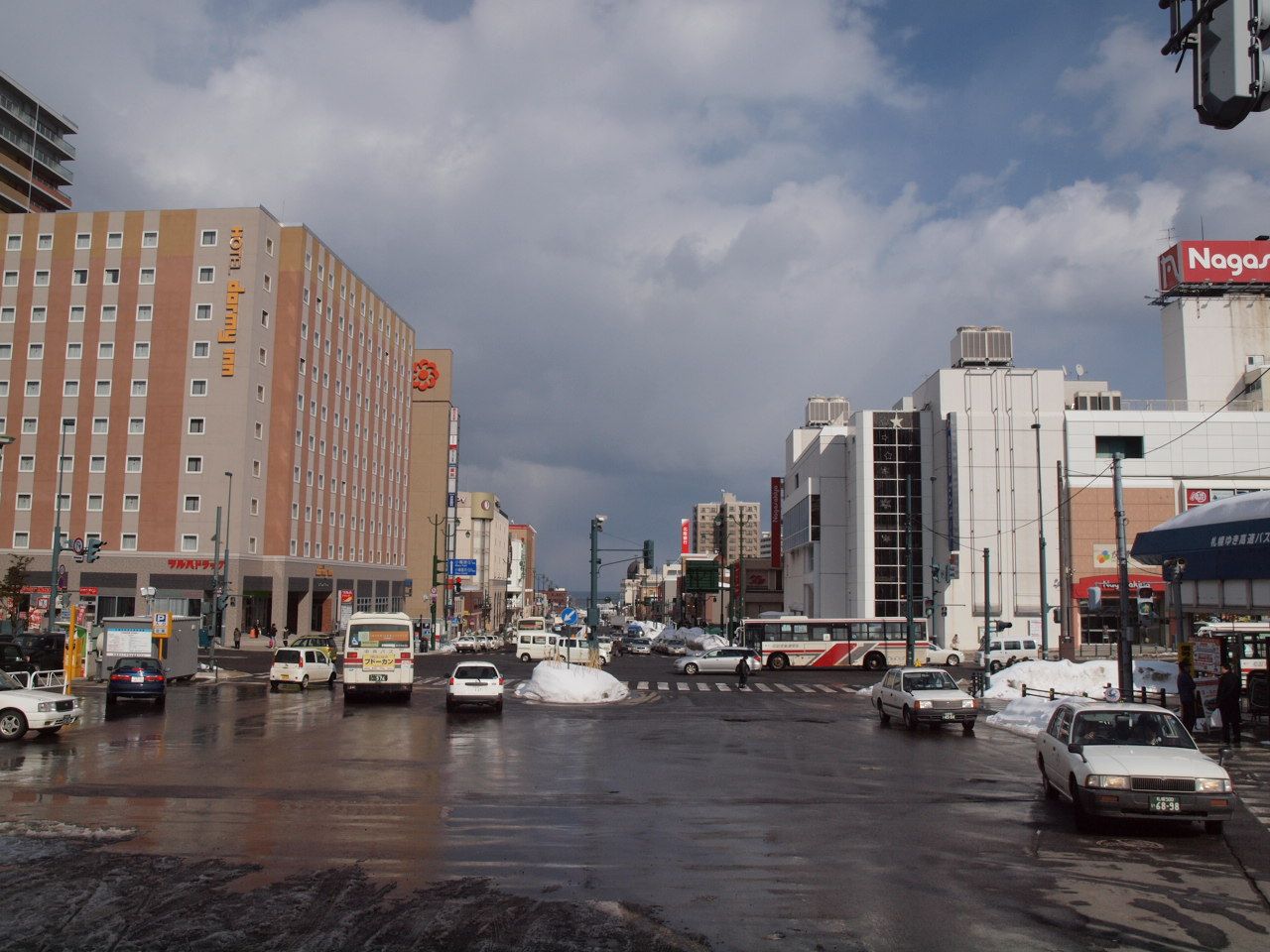 小樽駅から海側を望む