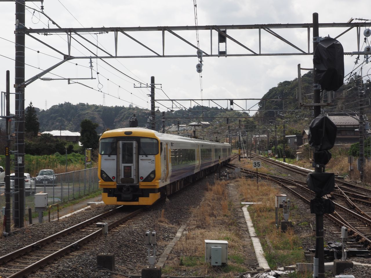 上総一ノ宮止まりの特急電車が引き上げてゆく