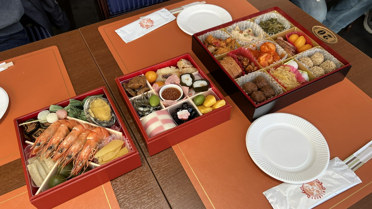 橙幻郷・みのや菓子工房の新年会のおせち料理（その1）