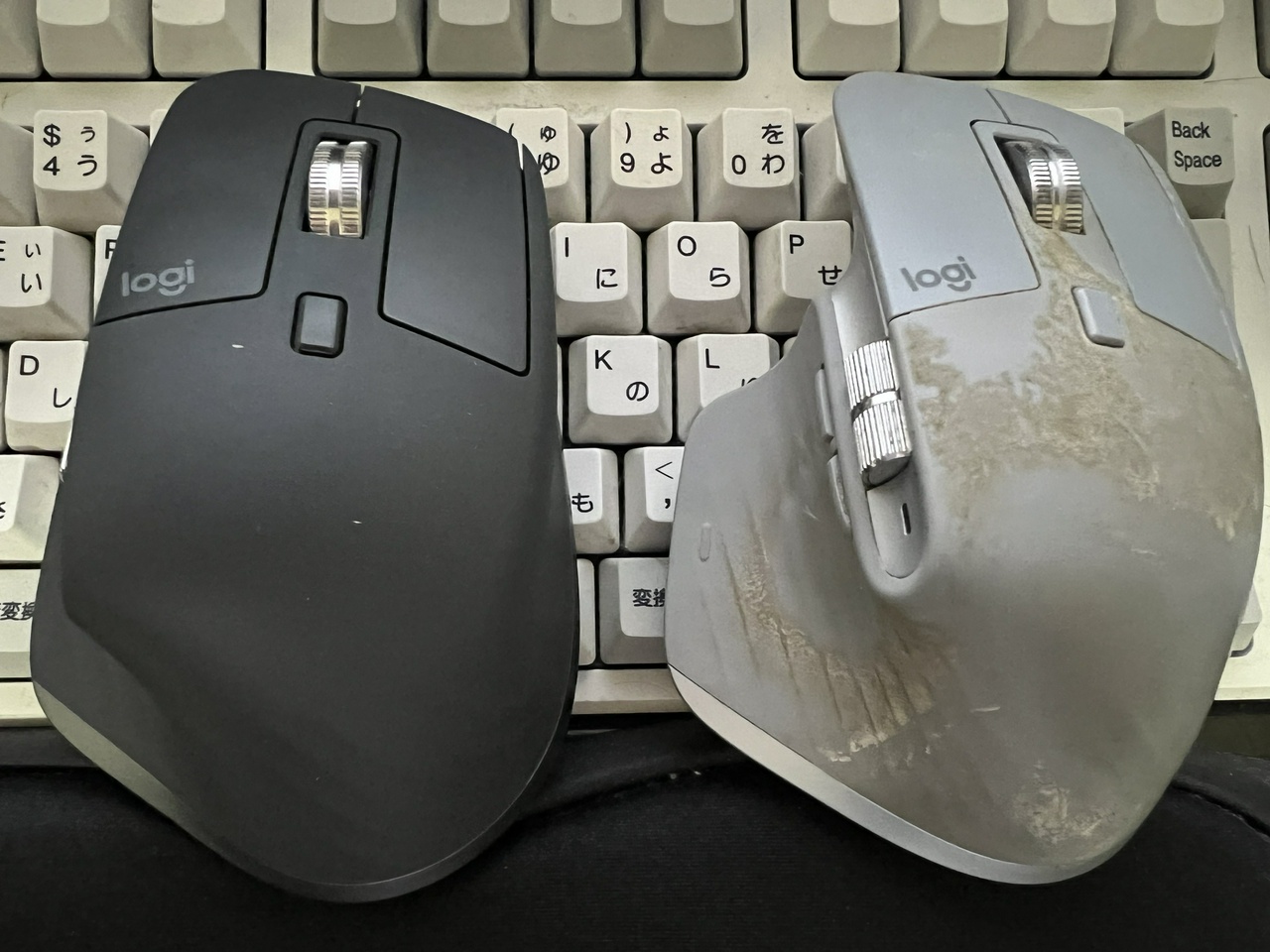 MX Master 3s（左）と前モデルのMX Master 3（右）