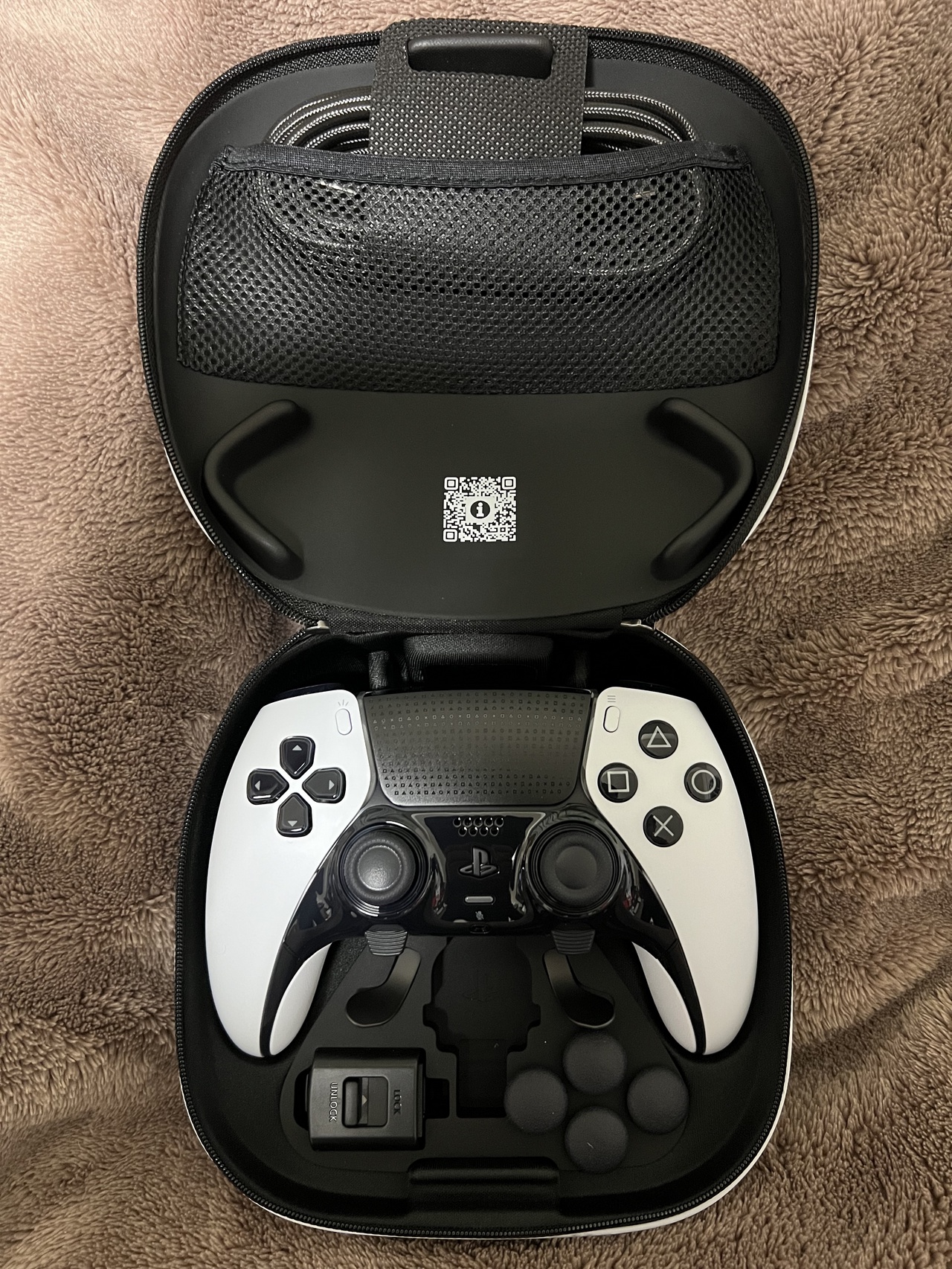 DualSense Edge™ ワイヤレスコントローラーの内容物