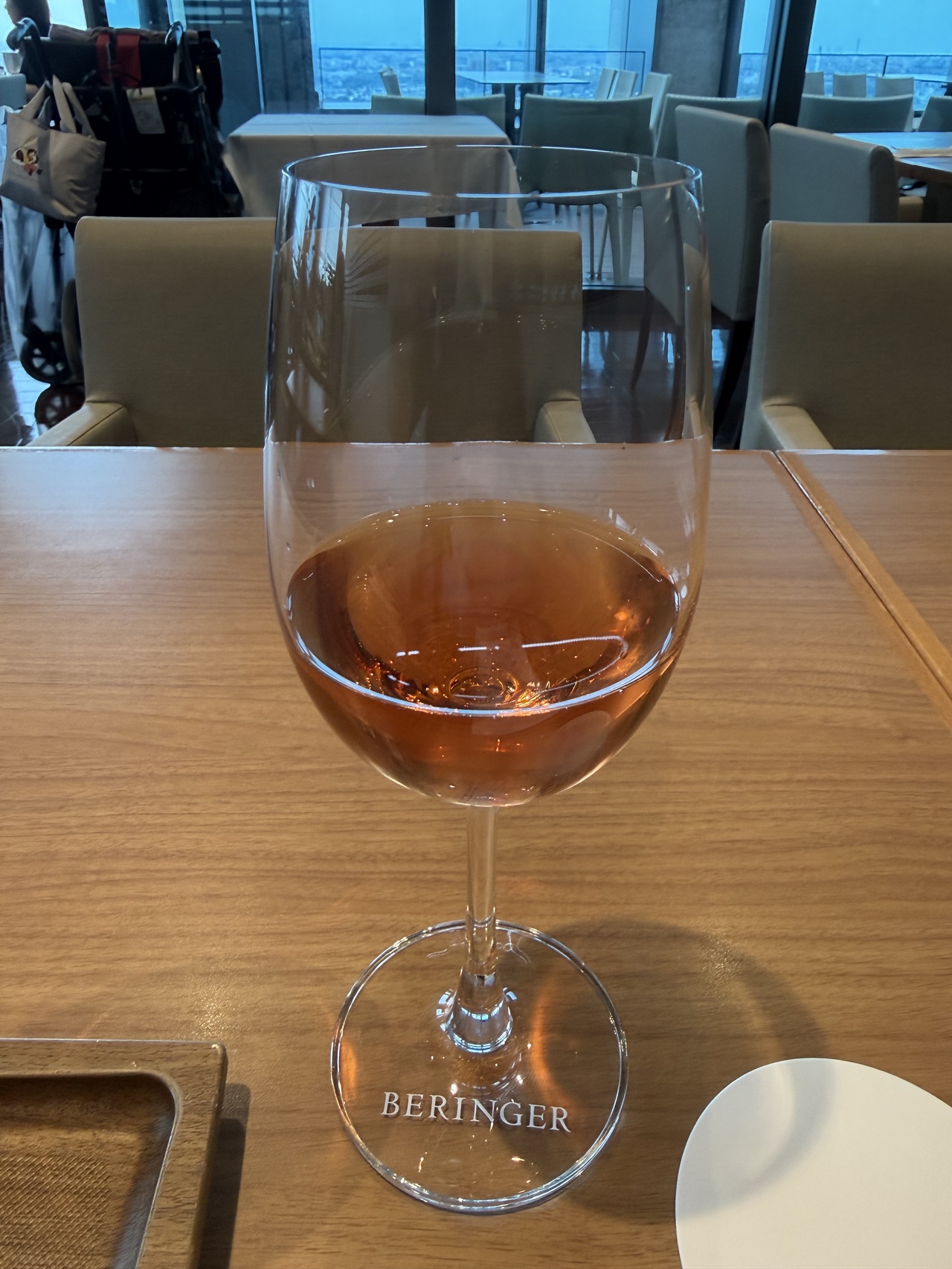 なぜか調子に乗って真っ昼間からワインを飲んでしまった。 ＠ The 30th Dining Bar