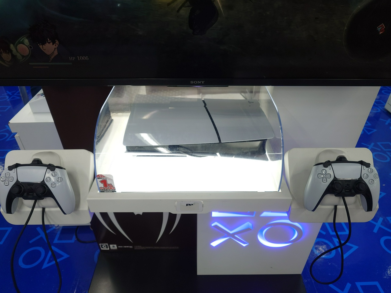 ヨドバシAkibaで展示されている薄型の新PS5