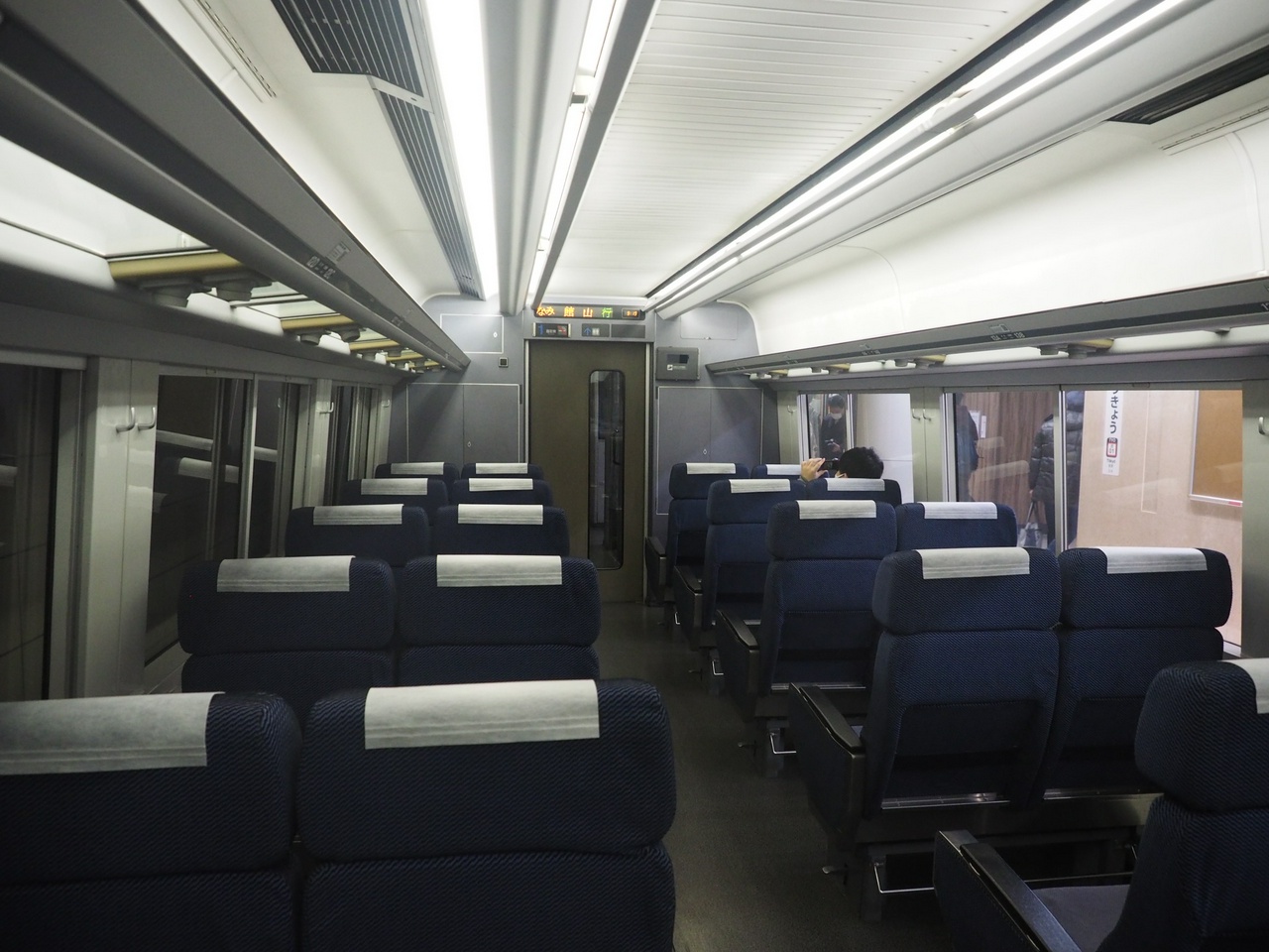 255系普通車の車内