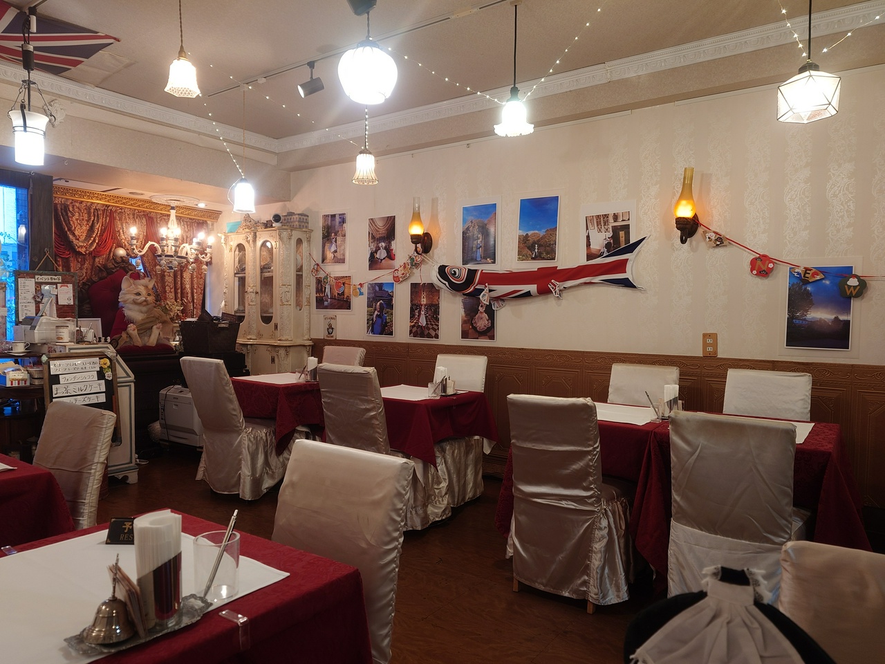 開店直後で貸切状態だったときに撮影した「ワンダーパーラーカフェ」