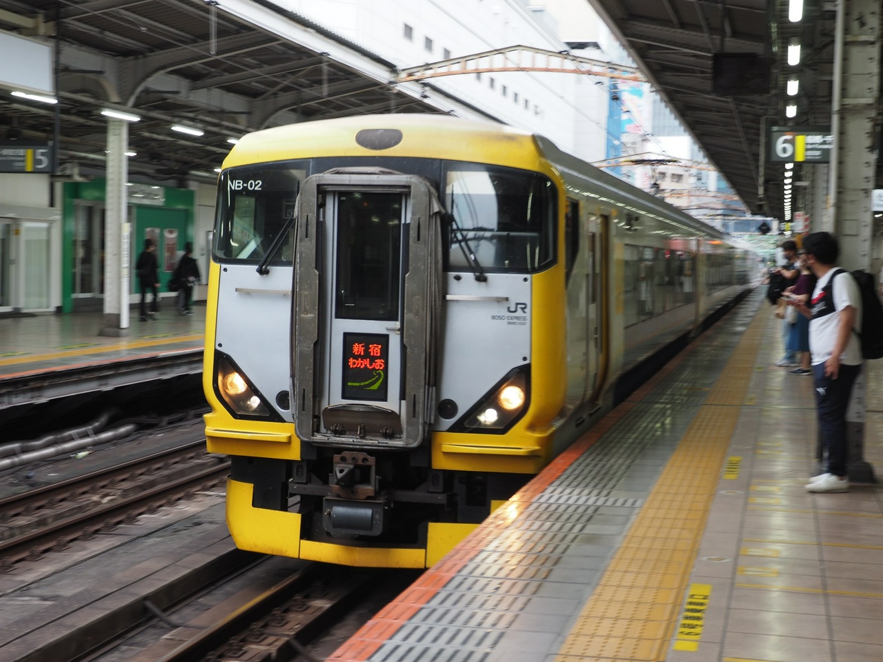 臨時特急「新宿わかしお」（秋葉原駅にて、2022/8/28撮影）