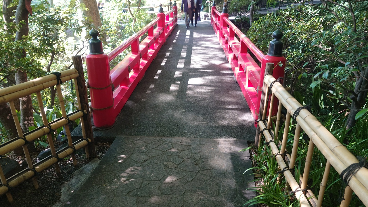 庭園には橋がなくちゃ。