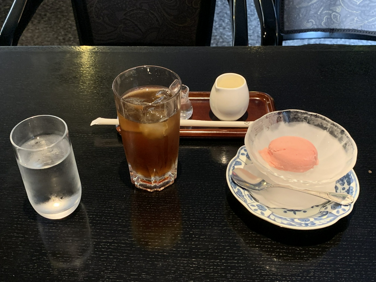 肉の万世秋葉原本店10階「千代田」にて。食後のデザートは別室でとった。（2019年8月24日撮影）