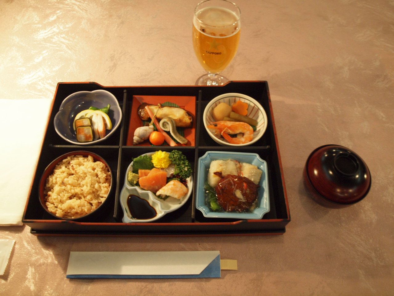 寝台特急「北斗星」の懐石料理と「サッポロクラシック」
