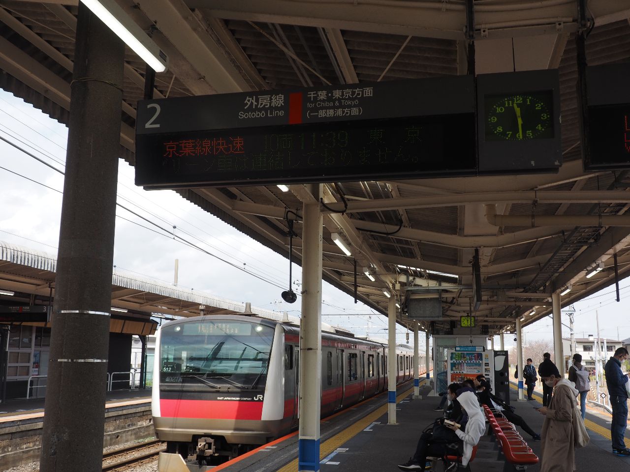 京葉線用E233系も乗り入れる