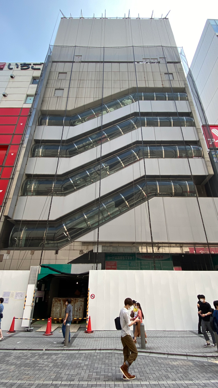 解体されることとなったサトームセン駅前1号店ビル