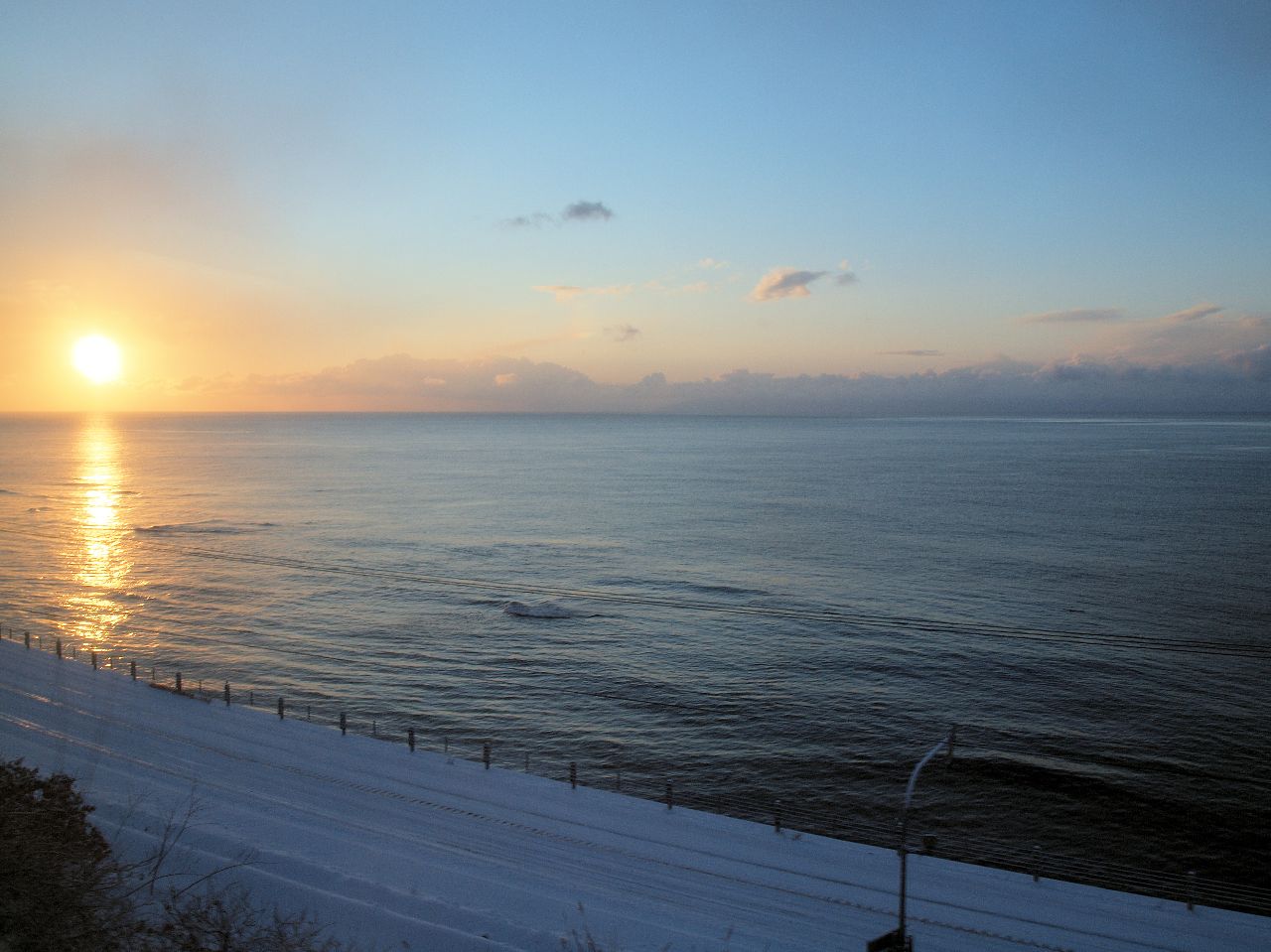寝台特急「北斗星」の車内で迎えた夜明け