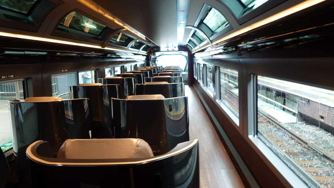 プレミアムグリーン車